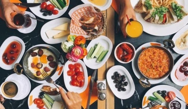 disarida-kahvalti-yapmak